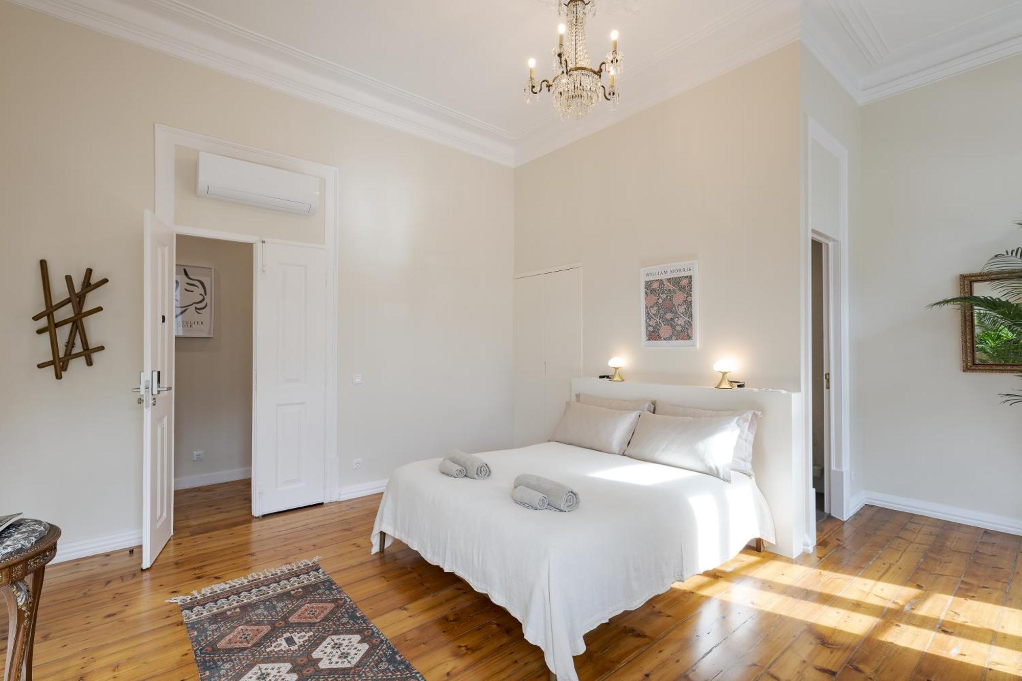Santa Maria Rooms And Apartments Setubal Exterior photo