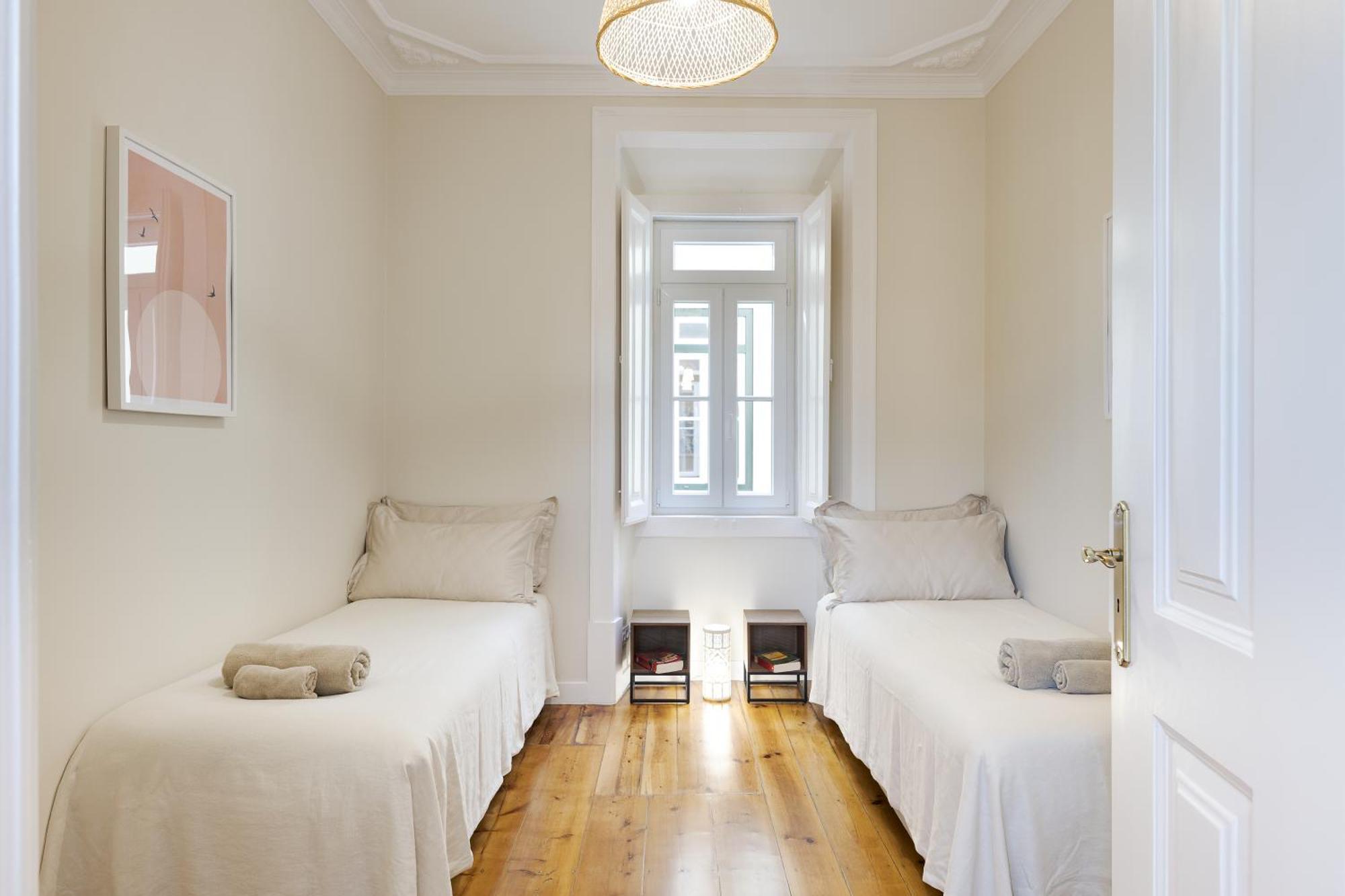 Santa Maria Rooms And Apartments Setubal Exterior photo